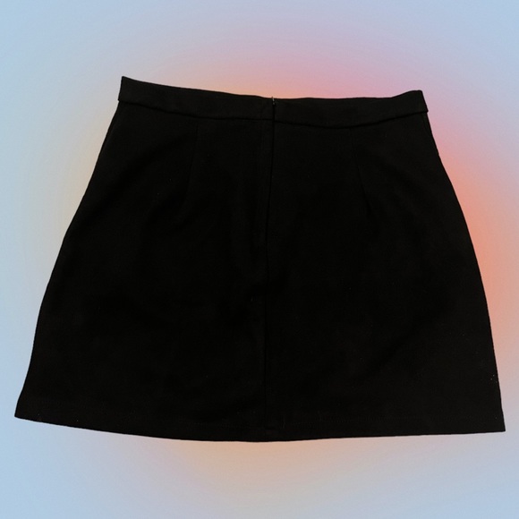 Black button mini skirt - Picture 2 of 4